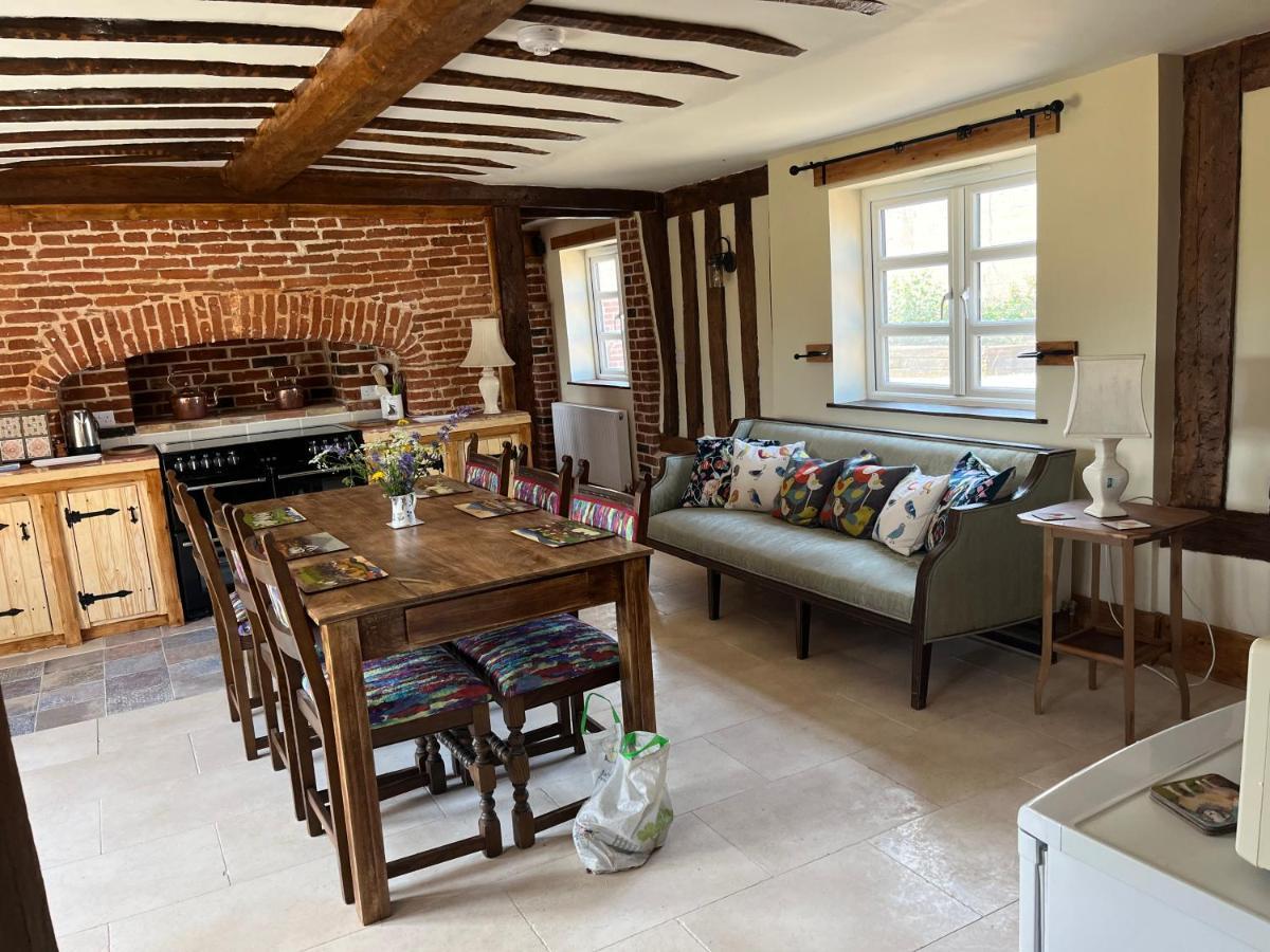 A Newly Renovated, Cosy Escape In The Beautiful Shepherd'S Cottage Dereham Exteriér fotografie
